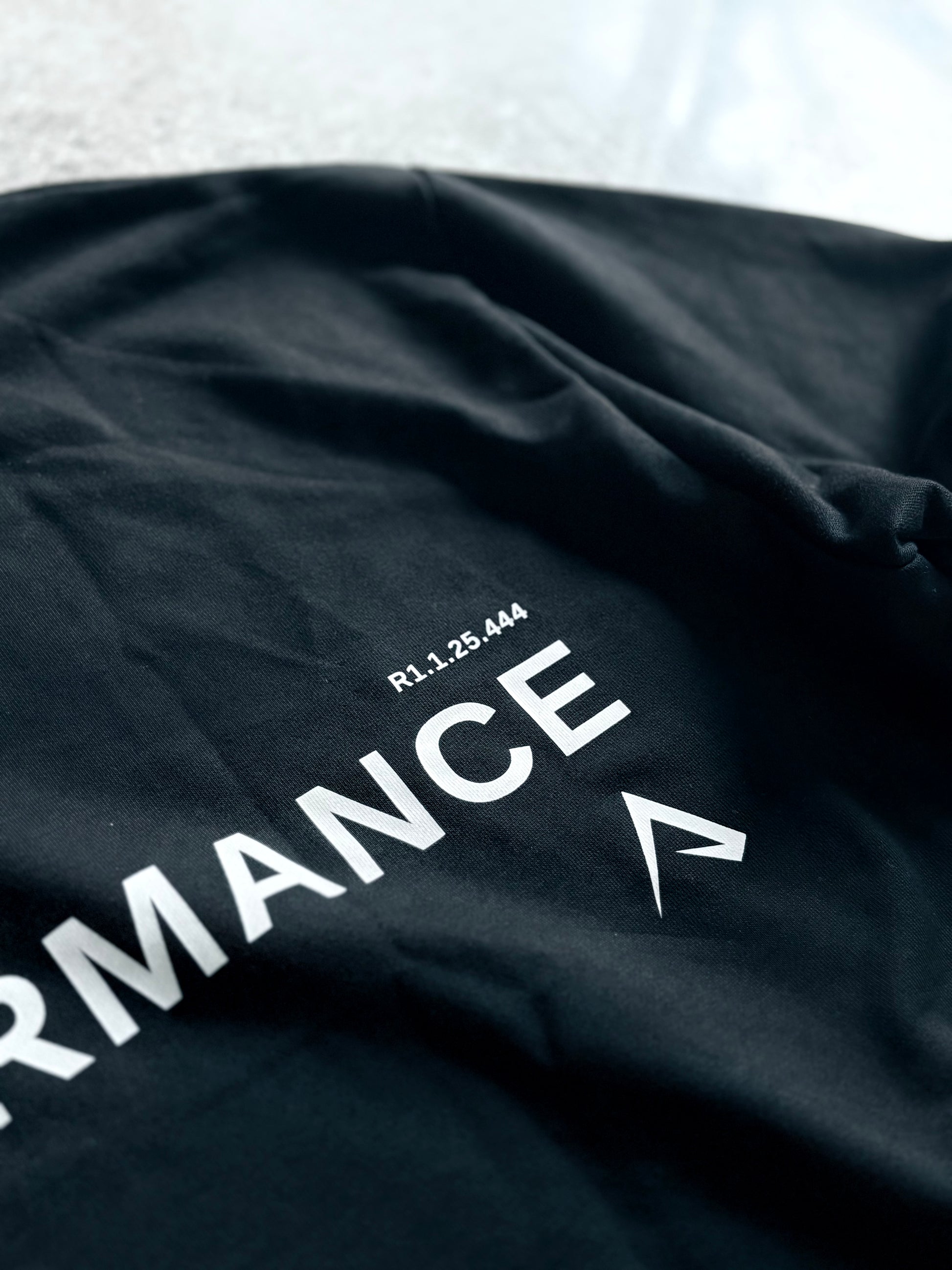 R1.1 HOODIE - BLACK